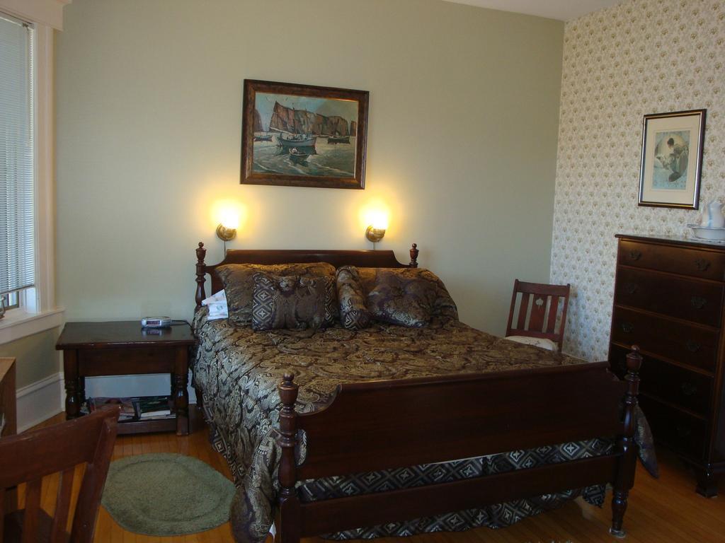 Downtown Bed & Breakfast Moncton Bagian luar foto