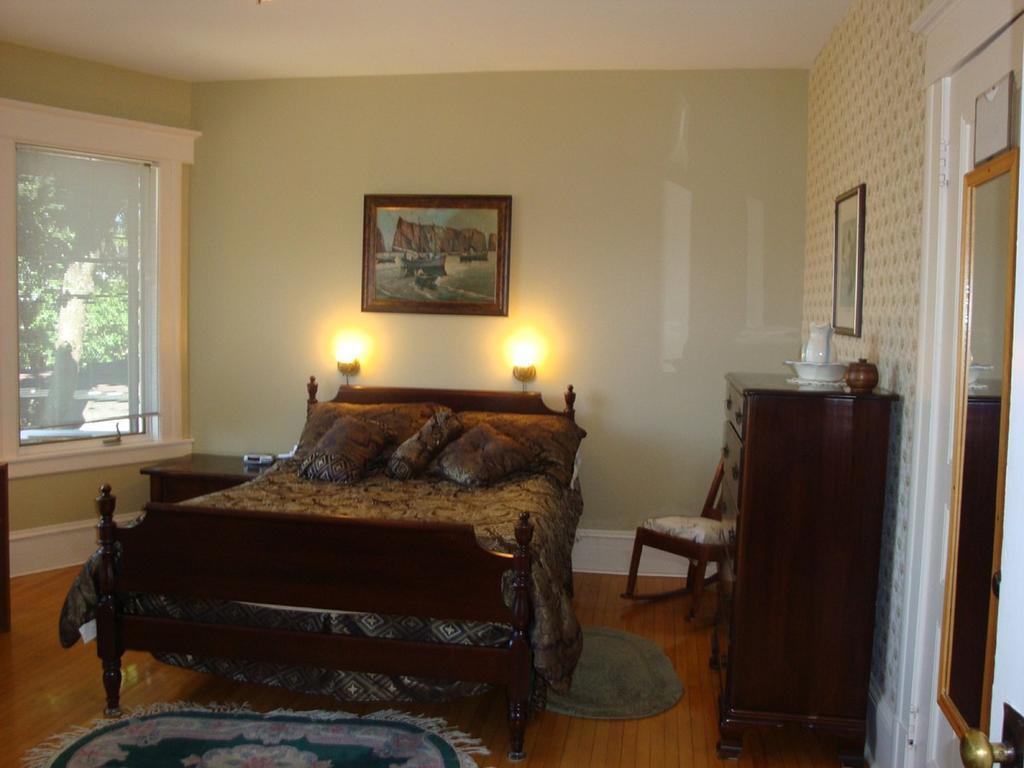 Downtown Bed & Breakfast Moncton Bagian luar foto