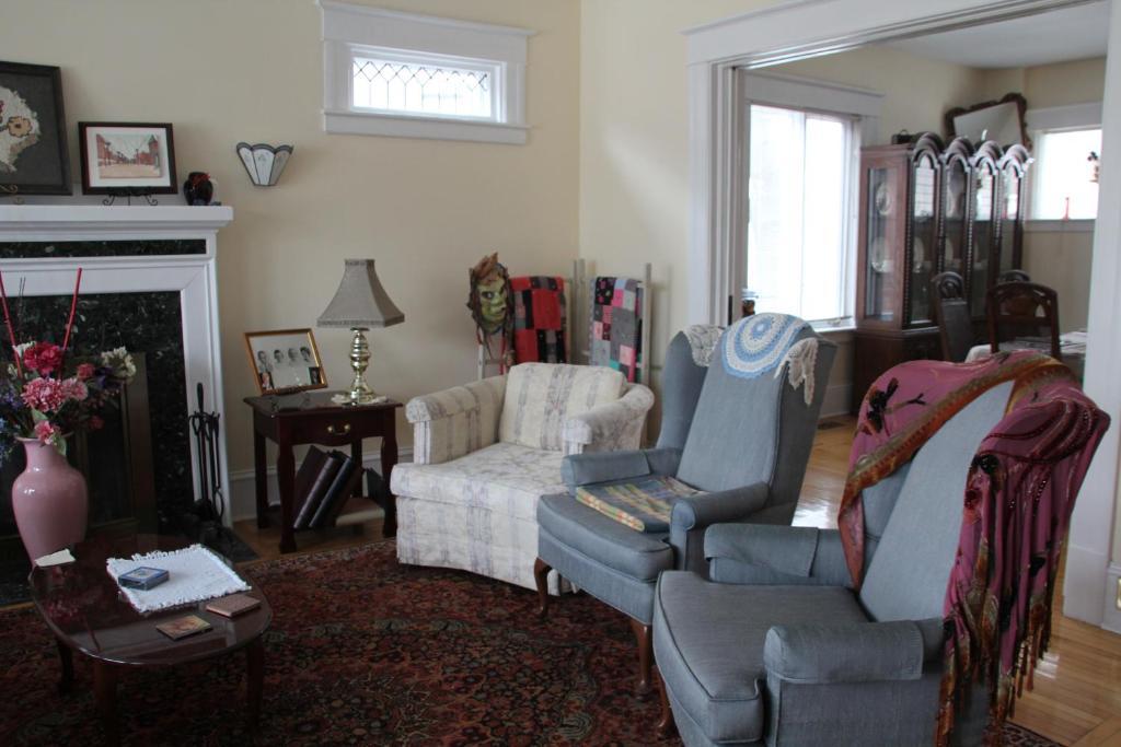 Downtown Bed & Breakfast Moncton Bagian luar foto
