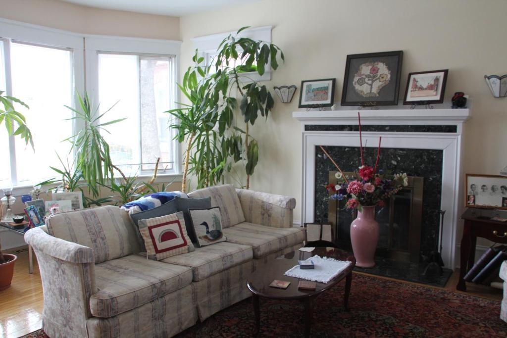 Downtown Bed & Breakfast Moncton Bagian luar foto