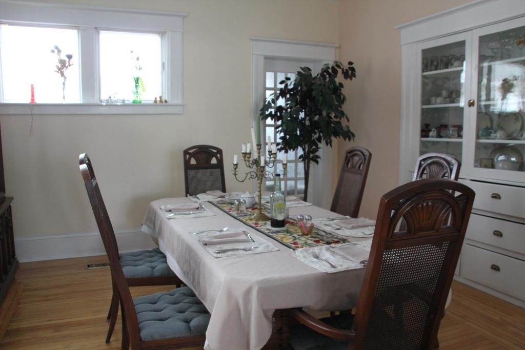 Downtown Bed & Breakfast Moncton Bagian luar foto