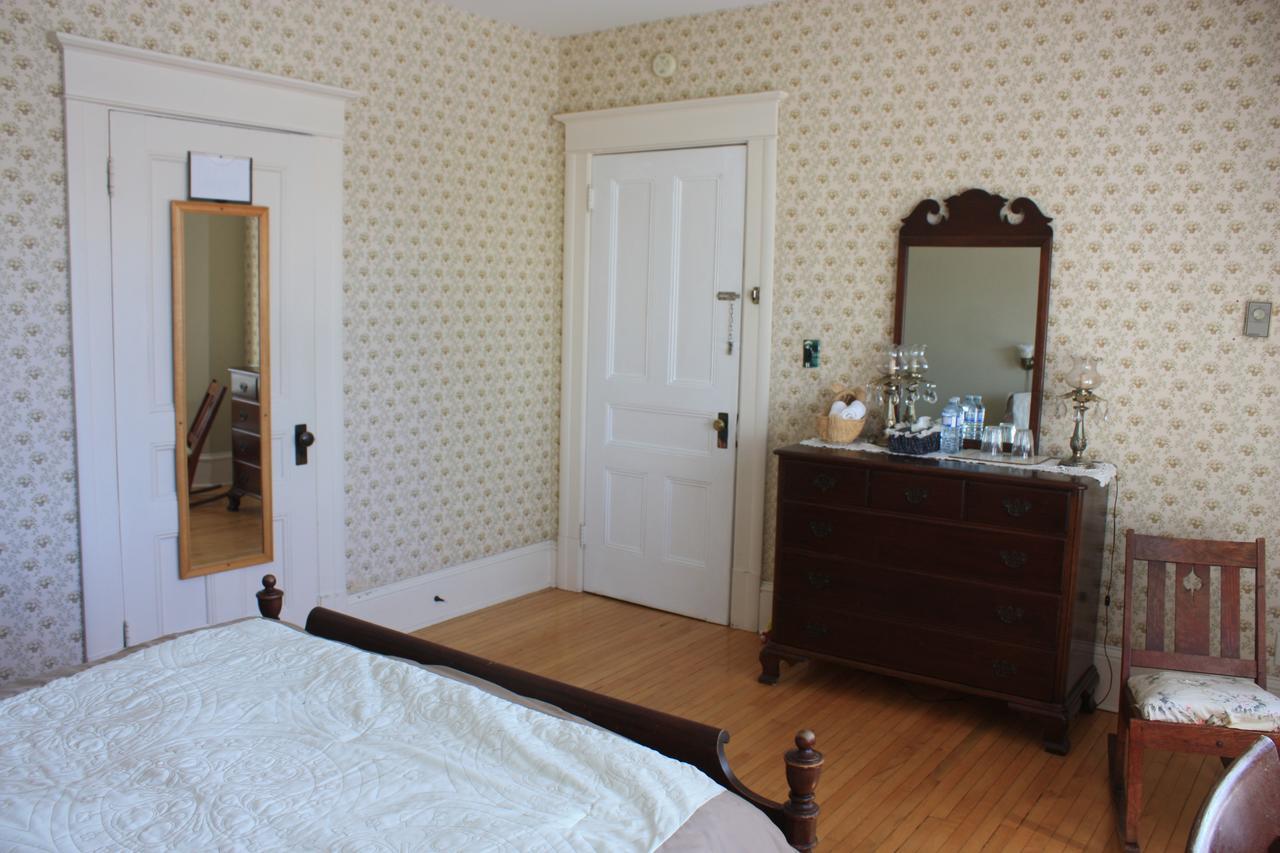 Downtown Bed & Breakfast Moncton Bagian luar foto